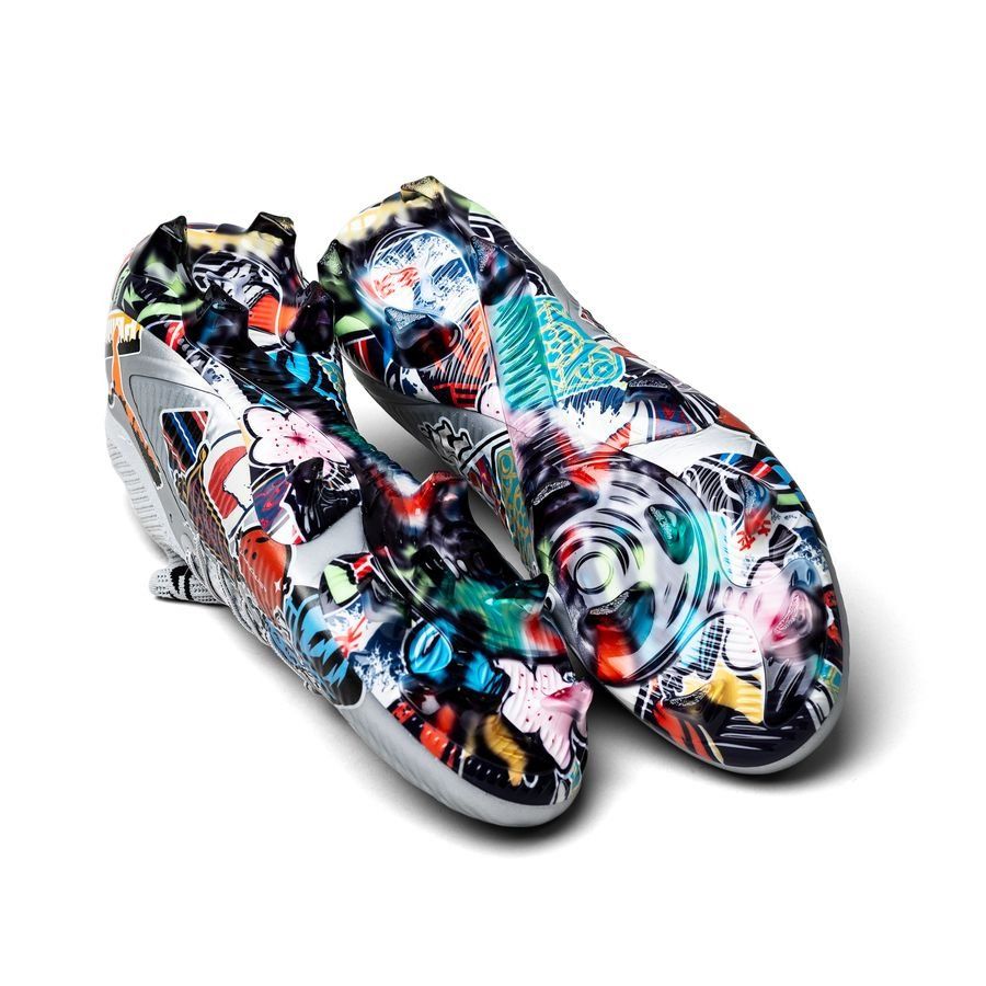 P Future 8 Ultimate FG elite sticker bomb