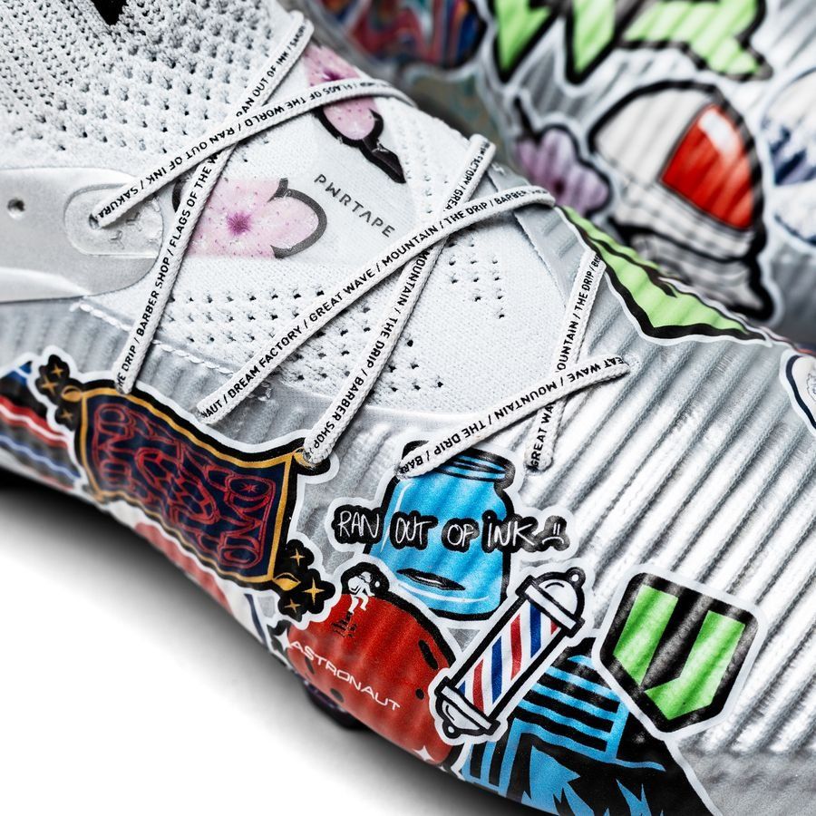 P Future 8 Ultimate FG elite sticker bomb