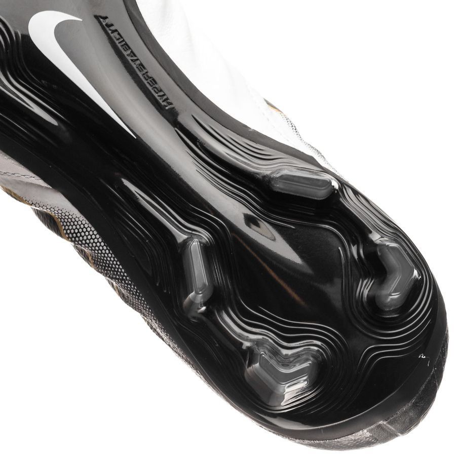 Tiempo Legend 7 FG Black & White
