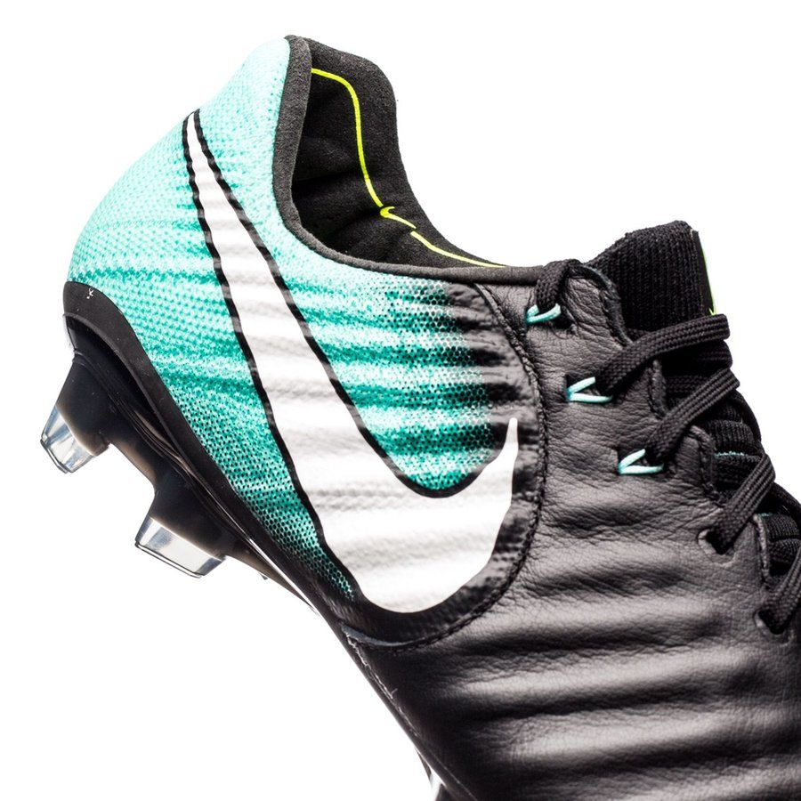 Tiempo Legend 7 FG EC17